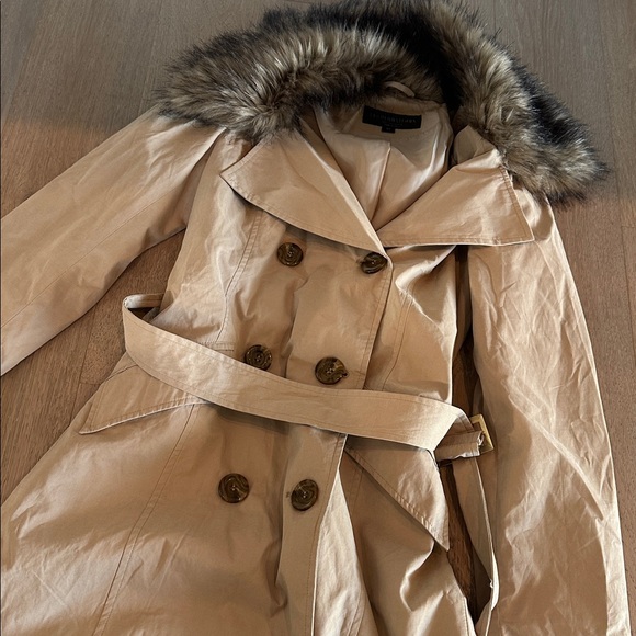 Women's Tan Trench Coat with Faux Fur Collar - Picture 3 of 4